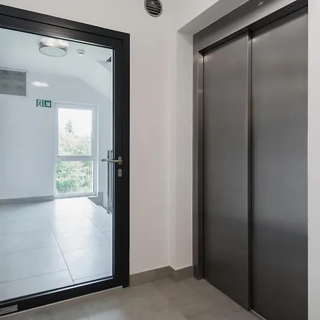 Sun & Snow, Banacha Apartamento